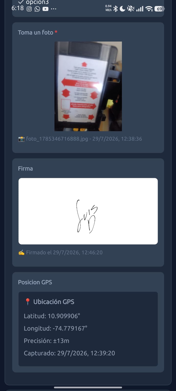 App móvil de Syncgle mostrando una actividad con foto de evidencia, firma y GPS